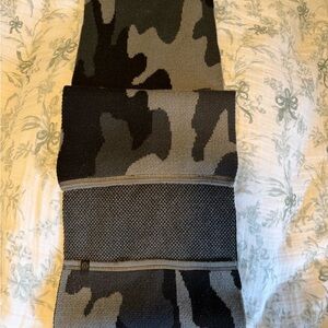 lululemon athletica Camouflage Scarf - Black and Gray
